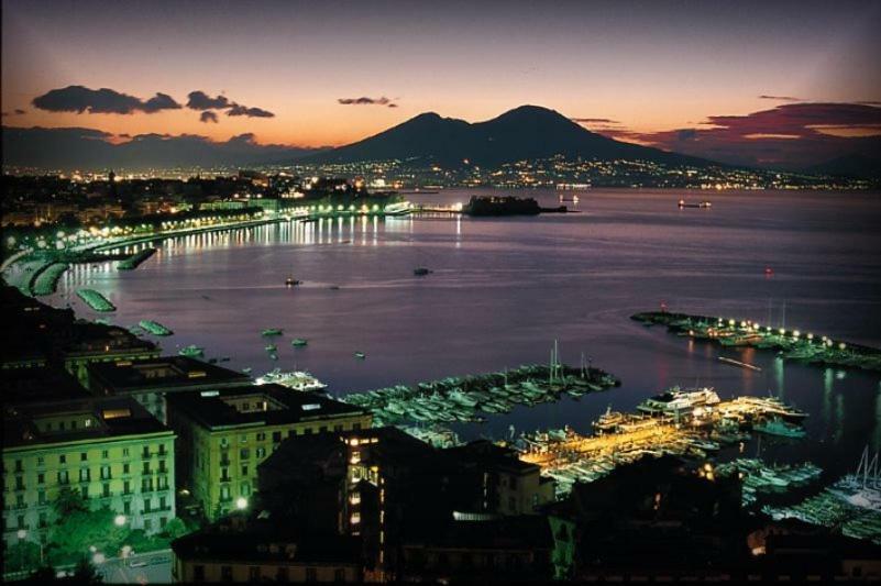 Lisa'S House Apartment Naples Exterior photo